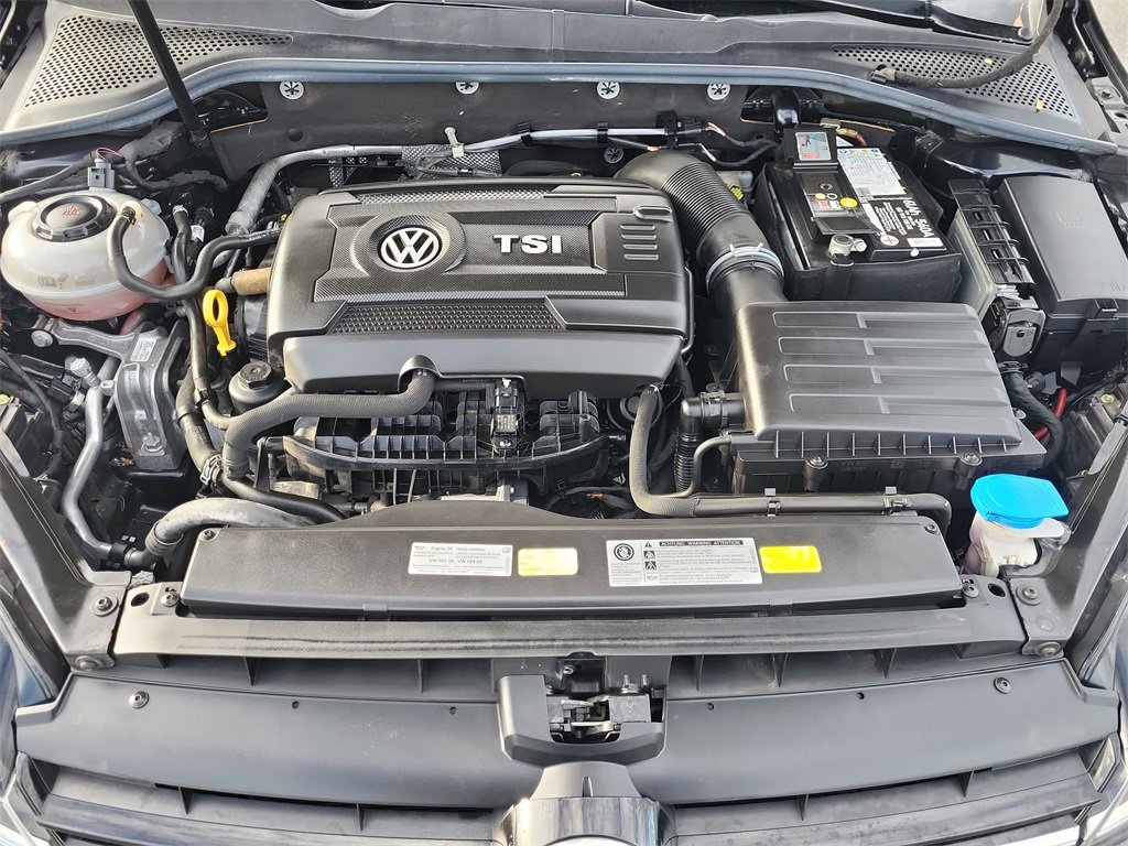 Used 2018 Volkswagen Golf SE image 21