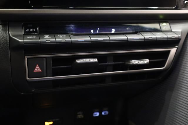 Used 2025 Toyota Camry SE image 24