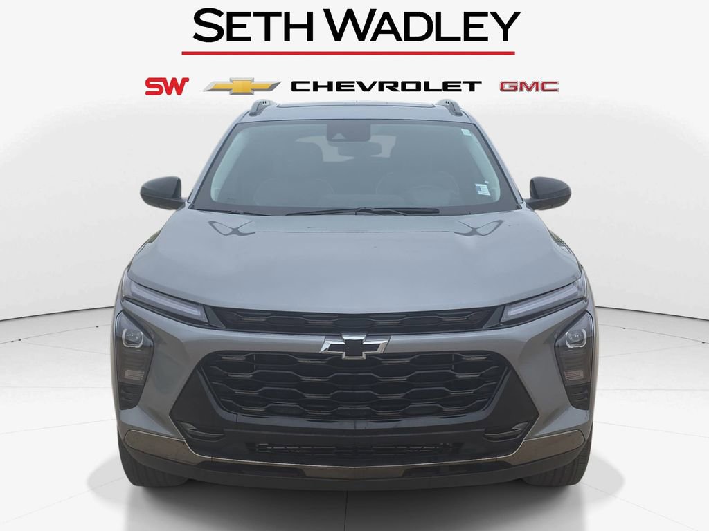 Used 2025 Chevrolet Trax ACTIV w/ Sunroof Package FWD image 2