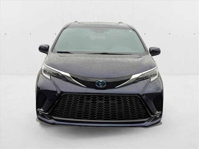 Certified 2022 Toyota Sienna XSE image 2