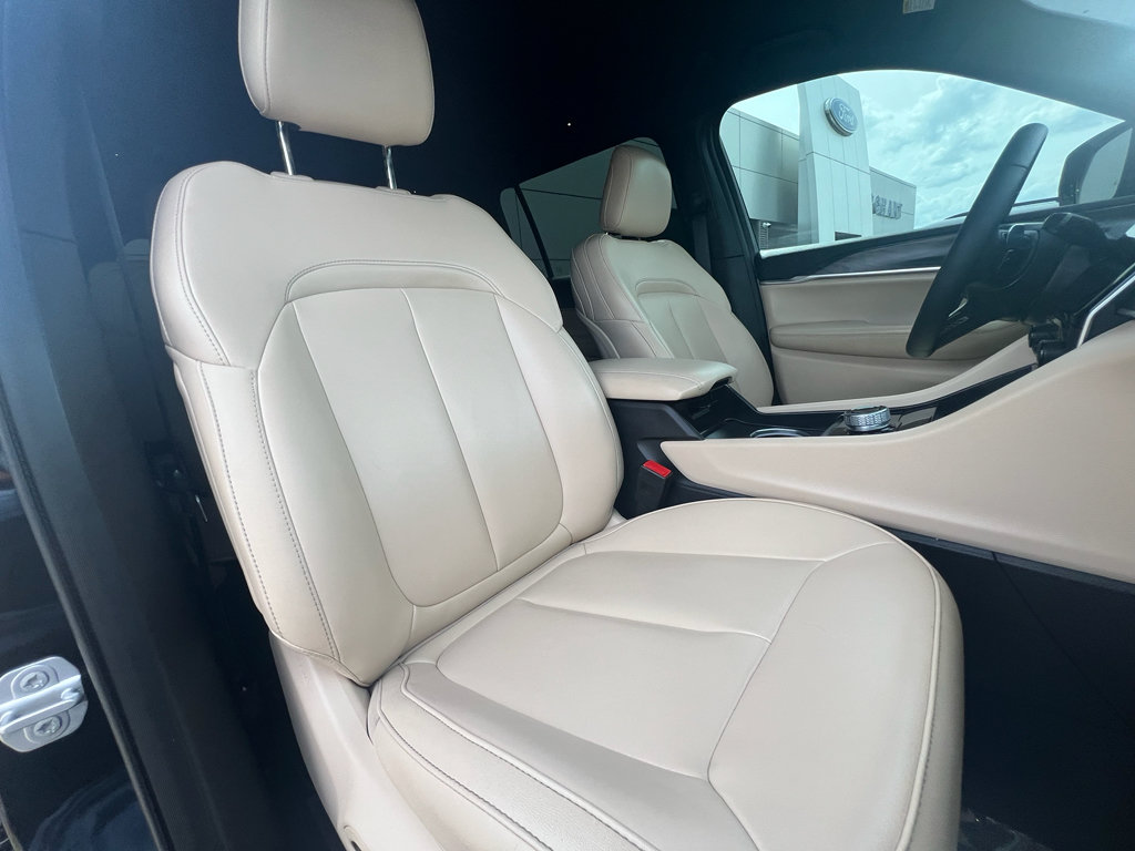 Used 2025 Jeep Grand Cherokee L Limited RWD image 16