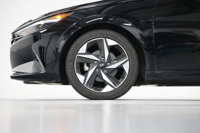 Used 2022 Hyundai Elantra Limited FWD image 8