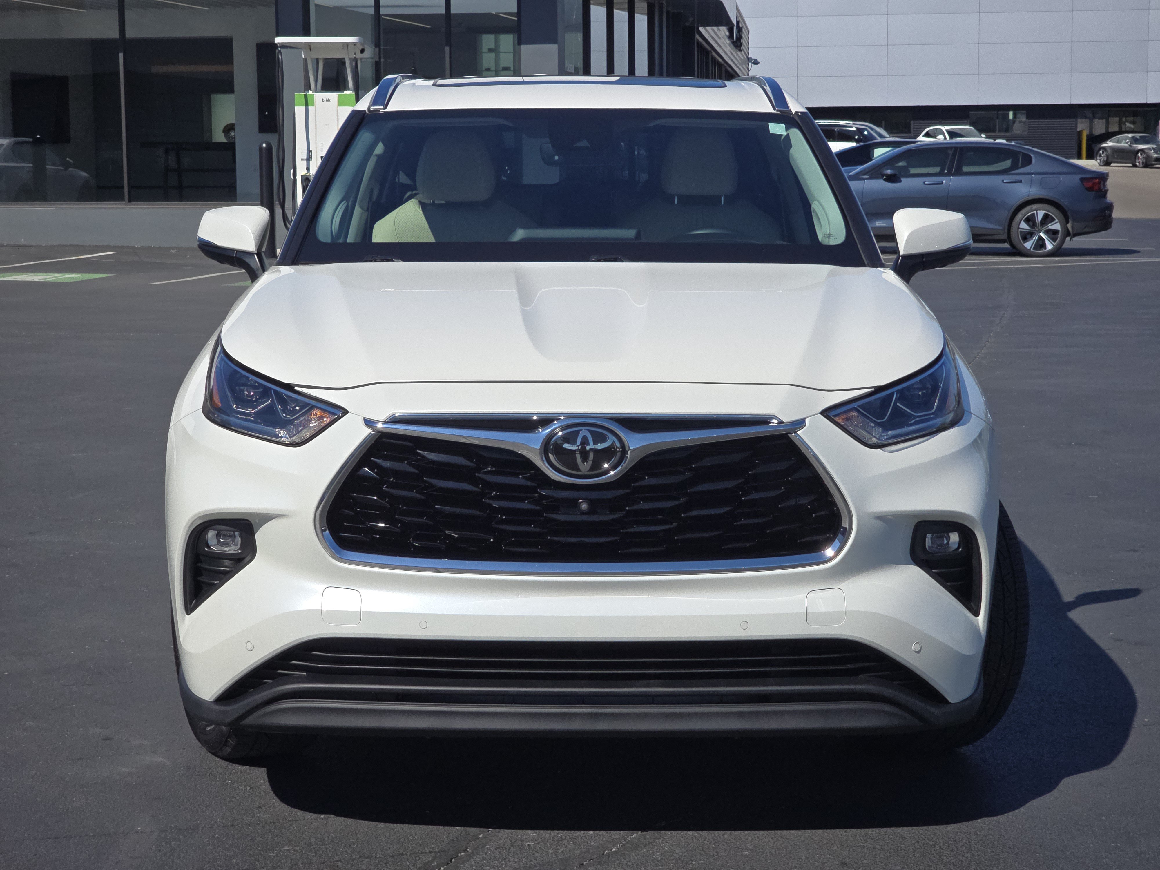 Used 2020 Toyota Highlander Limited AWD/4WD image 2