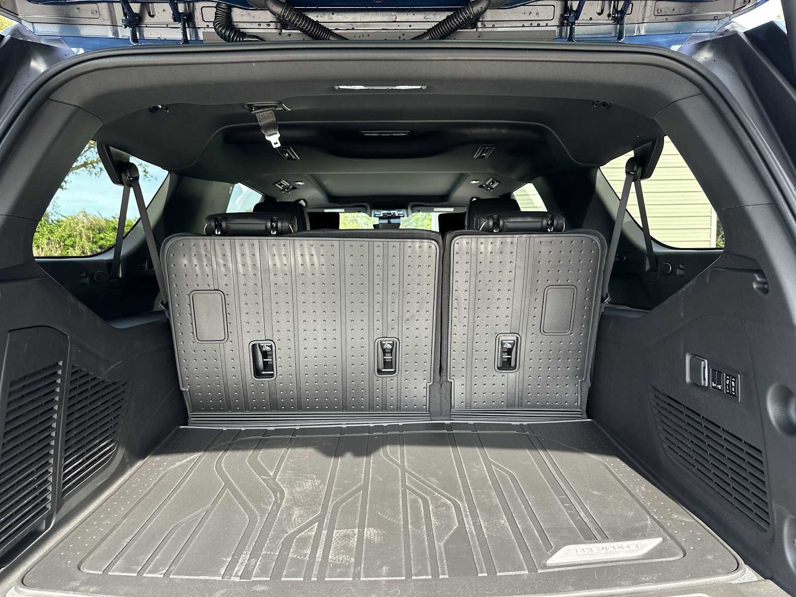 New 2026 Chevrolet Suburban Premier image 25