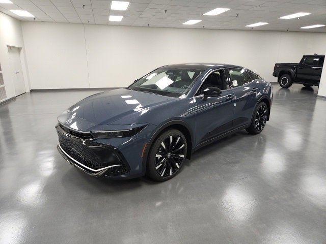 New 2026 Toyota Crown Platinum image 2