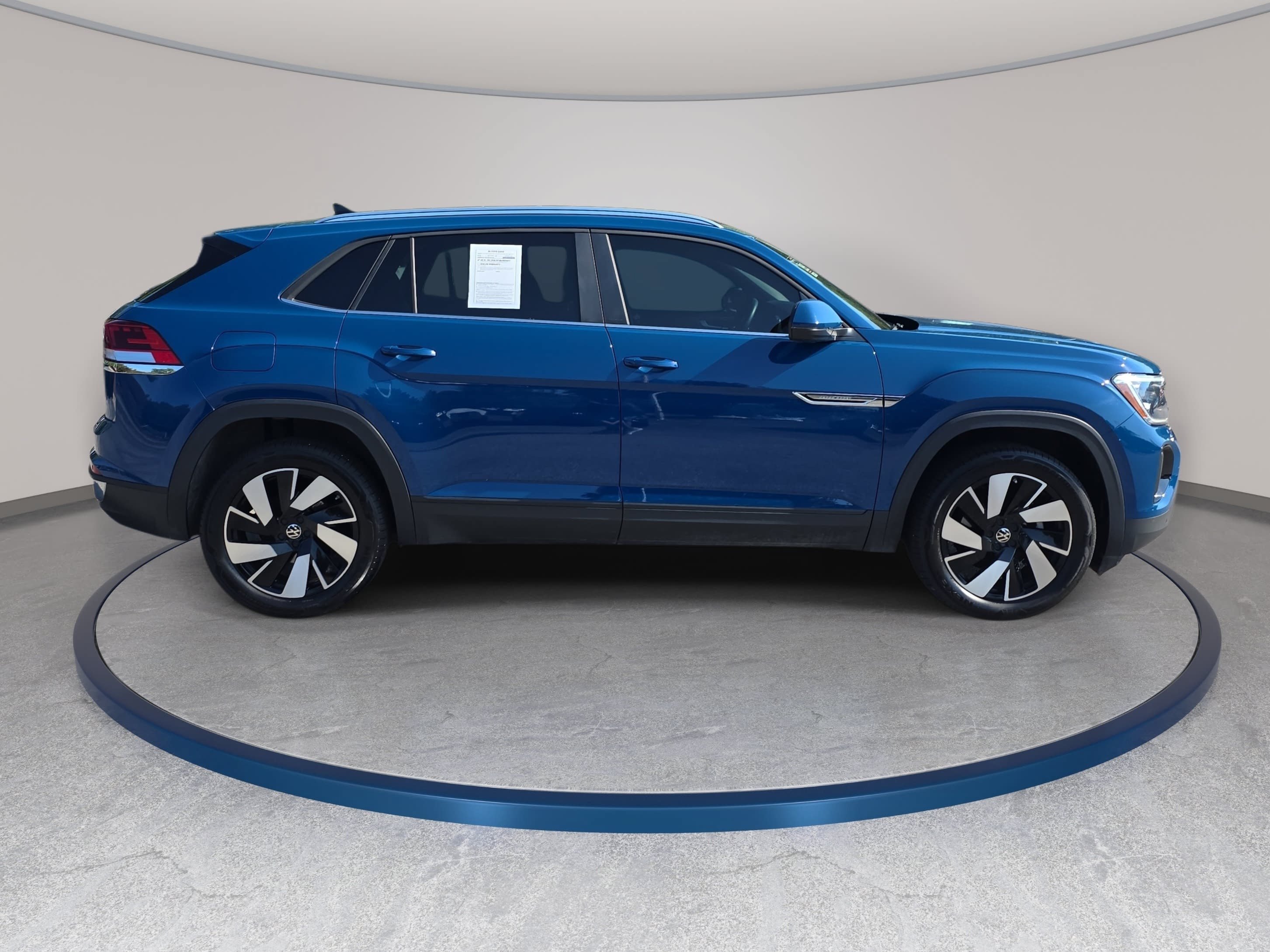 Used 2026 Volkswagen Atlas Cross Sport SE w/ Panoramic Sunroof Package FWD image 4