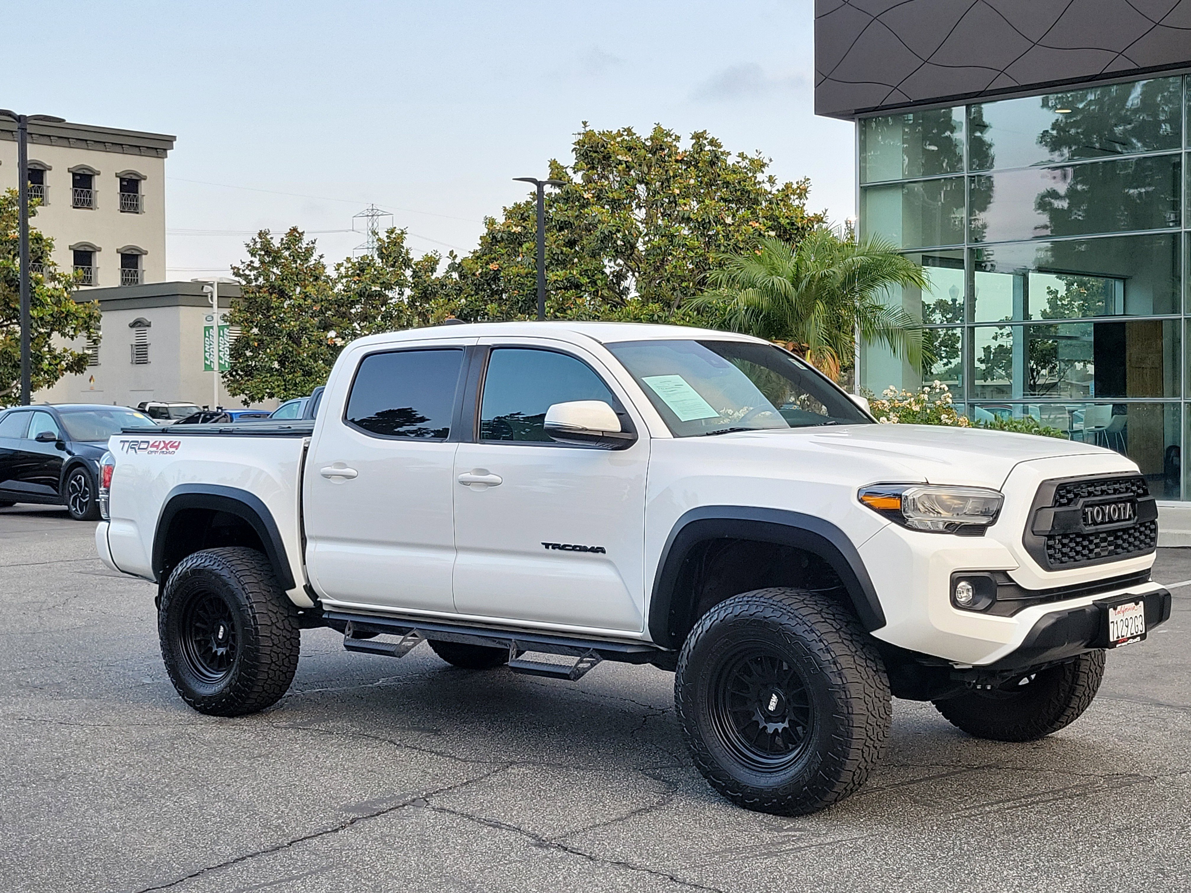 Used 2021 Toyota Tacoma TRD Off-Road w/ Technology Package AWD/4WD image 29