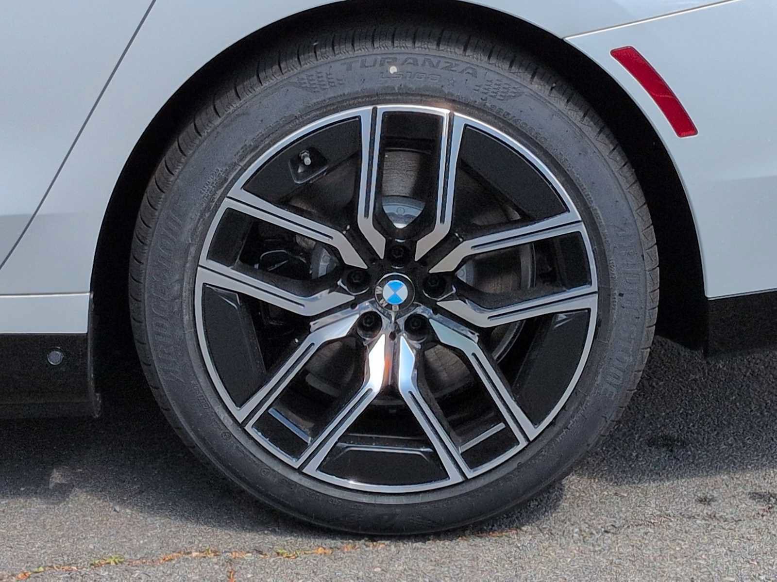 New 2026 BMW i7 xDrive60 w/ Executive Package AWD/4WD image 14