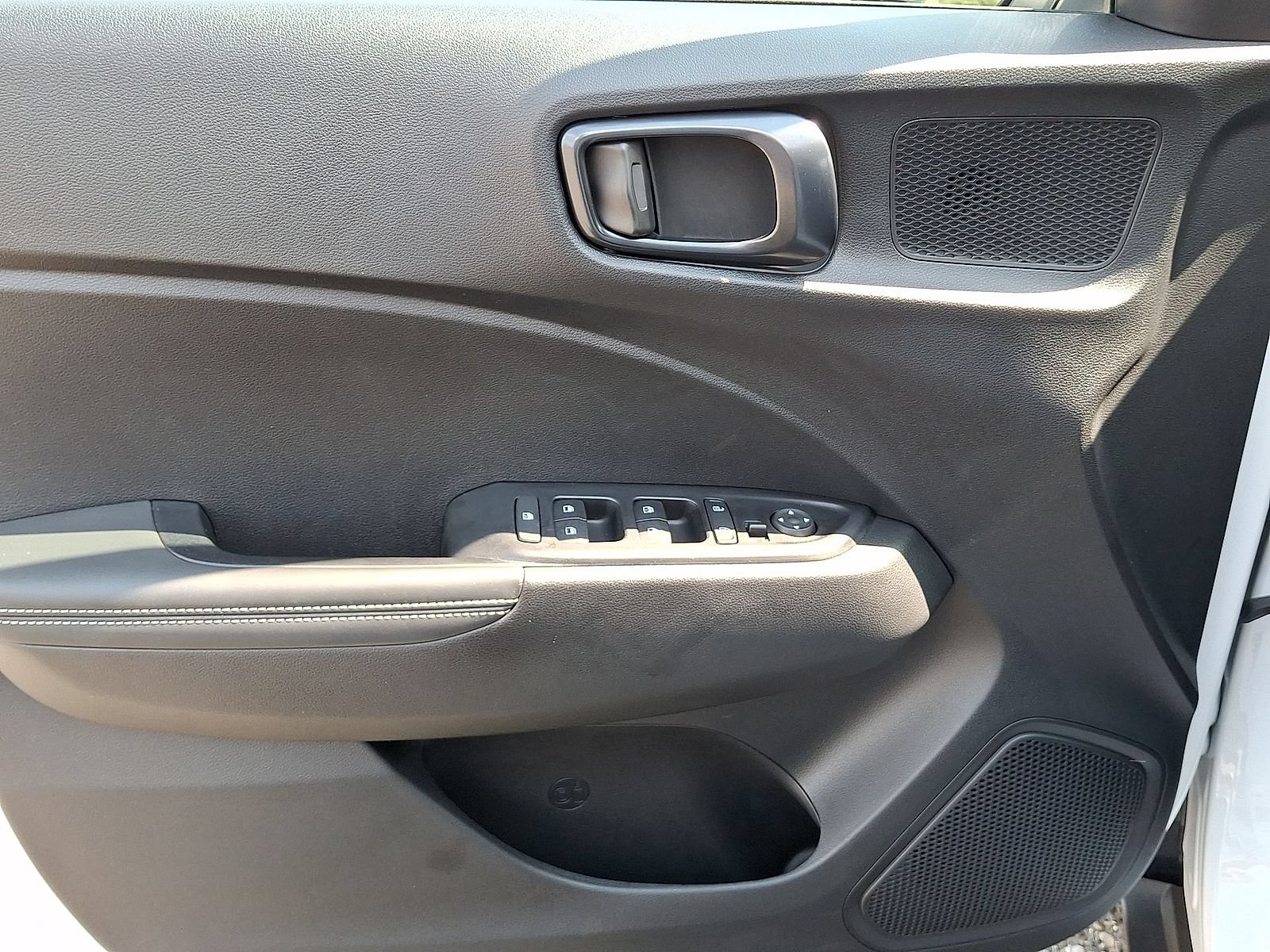 Certified 2025 Hyundai Venue Limited FWD image 17