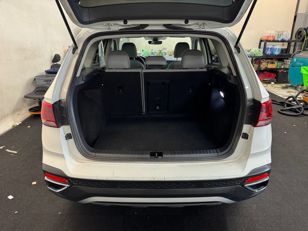 Used 2024 Volkswagen Taos SE AWD/4WD image 6
