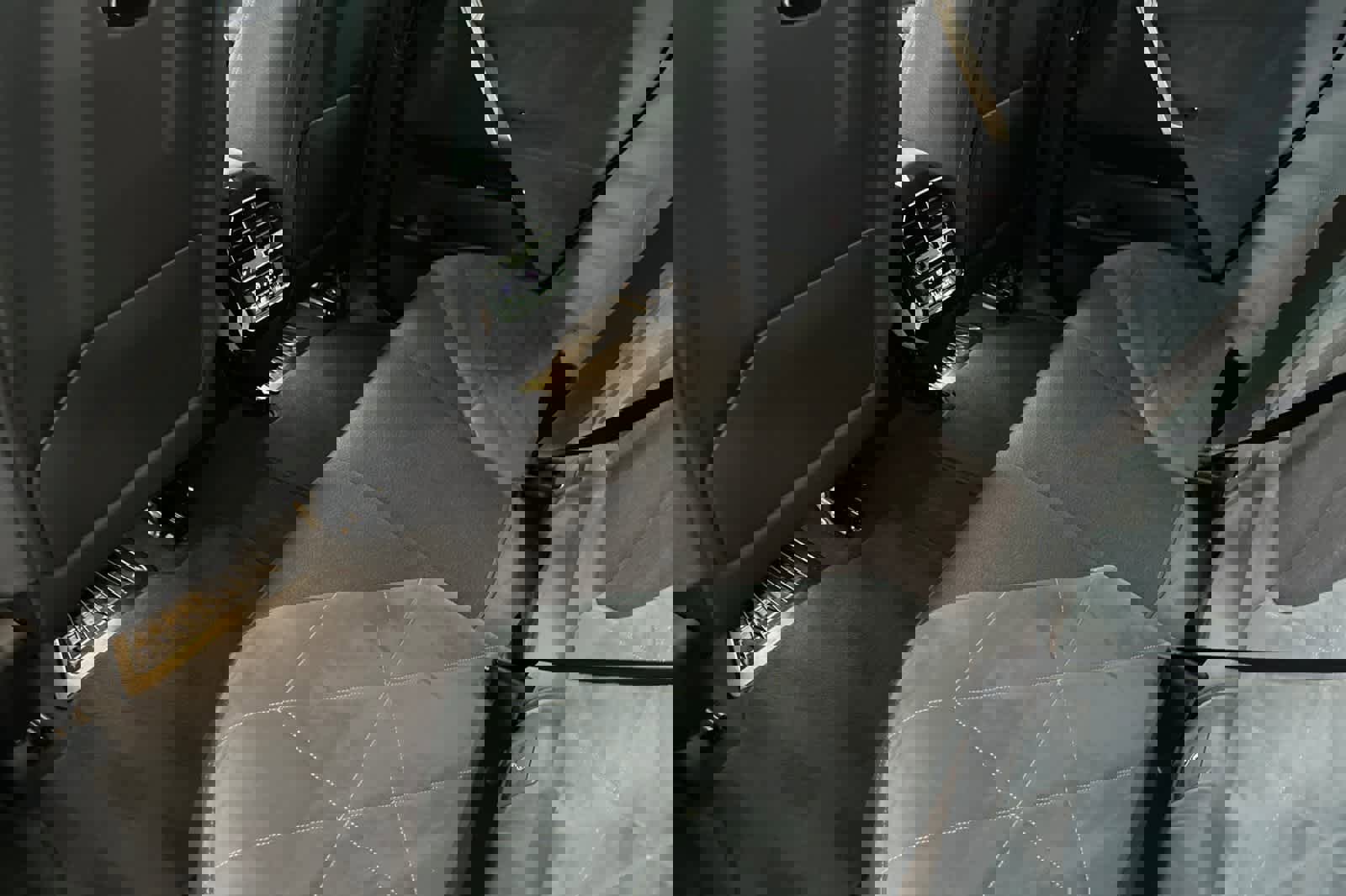 Used 2023 BMW iX xDrive50 w/ Sport Package image 4