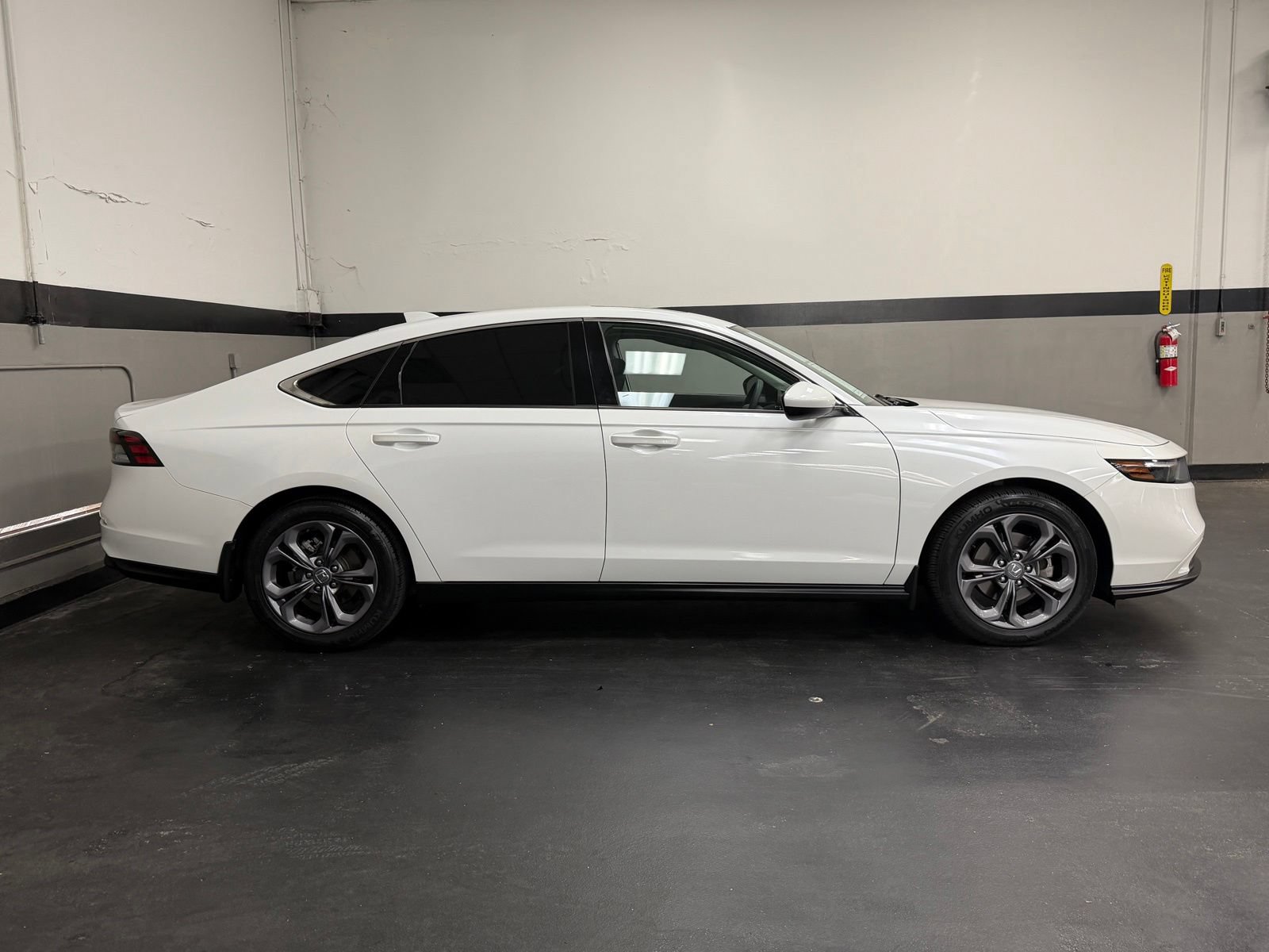 Used 2023 Honda Accord EX image 5