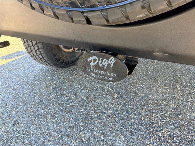 Used 2017 Jeep Wrangler Unlimited Rubicon w/ Connectivity Group image 12