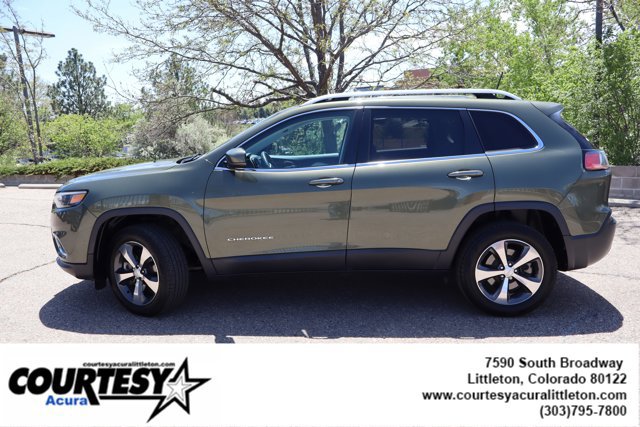 Used 2019 Jeep Cherokee Limited w/ Luxury Group AWD/4WD image 3