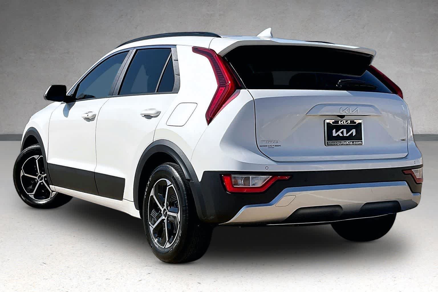 Certified 2024 Kia Niro EX FWD image 4