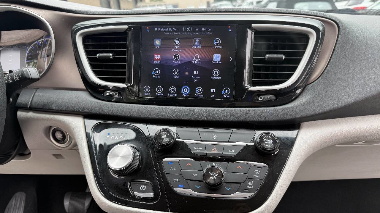 Used 2017 Chrysler Pacifica Touring FWD image 73