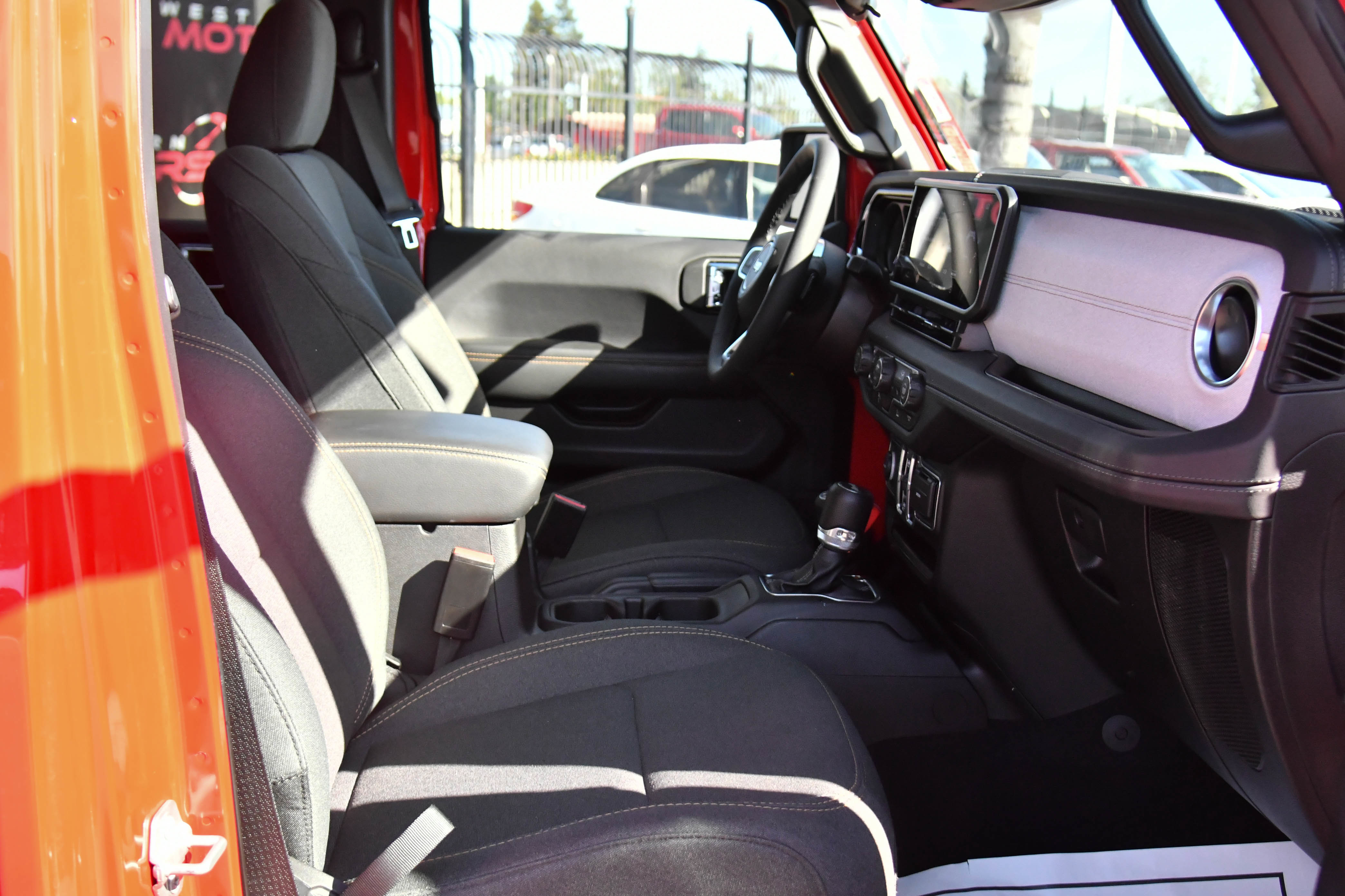 Used 2025 Jeep Wrangler Sahara image 47