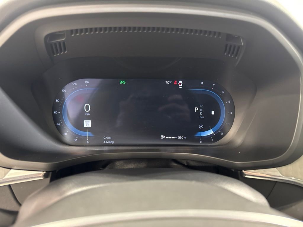 Used 2025 Volvo XC60 B5 Plus AWD/4WD image 12