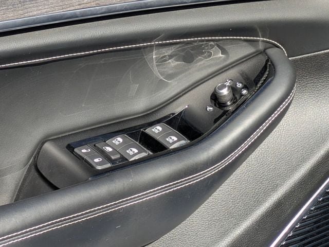 Certified 2022 Jeep Grand Cherokee L Overland w/ Luxury Tech Group IV AWD/4WD image 12