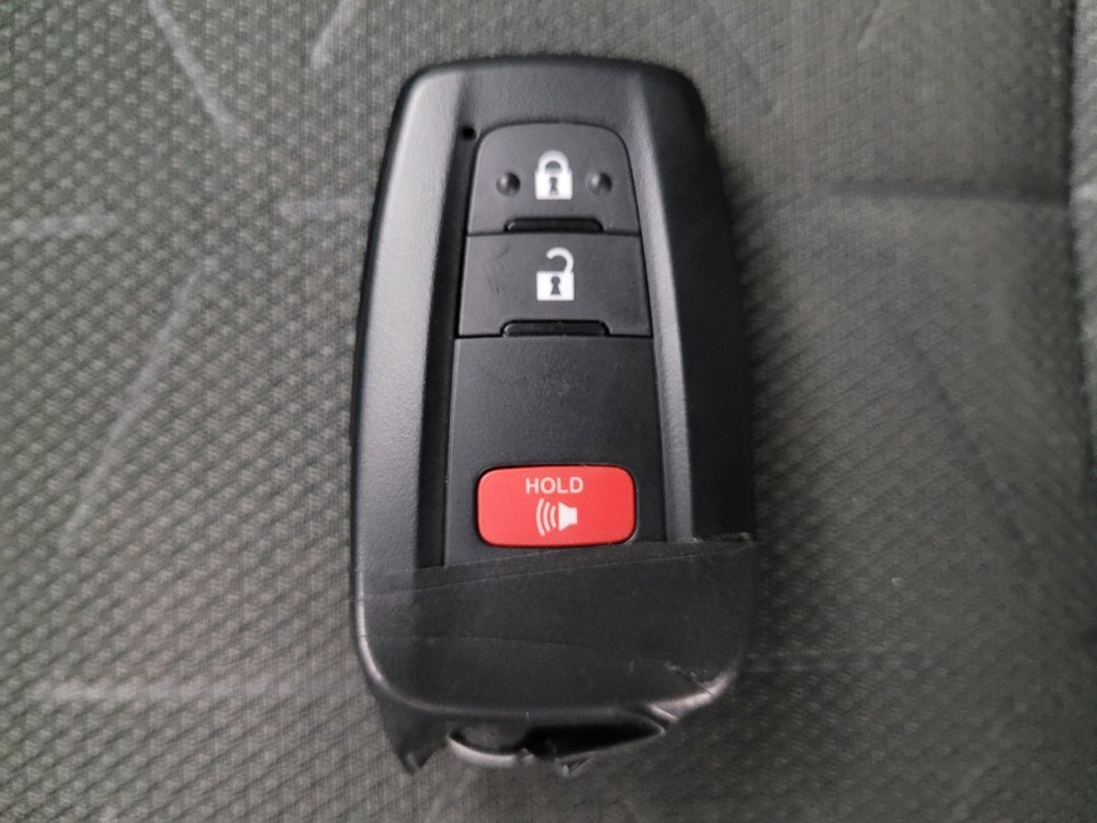 Used 2020 Toyota RAV4 XLE image 32