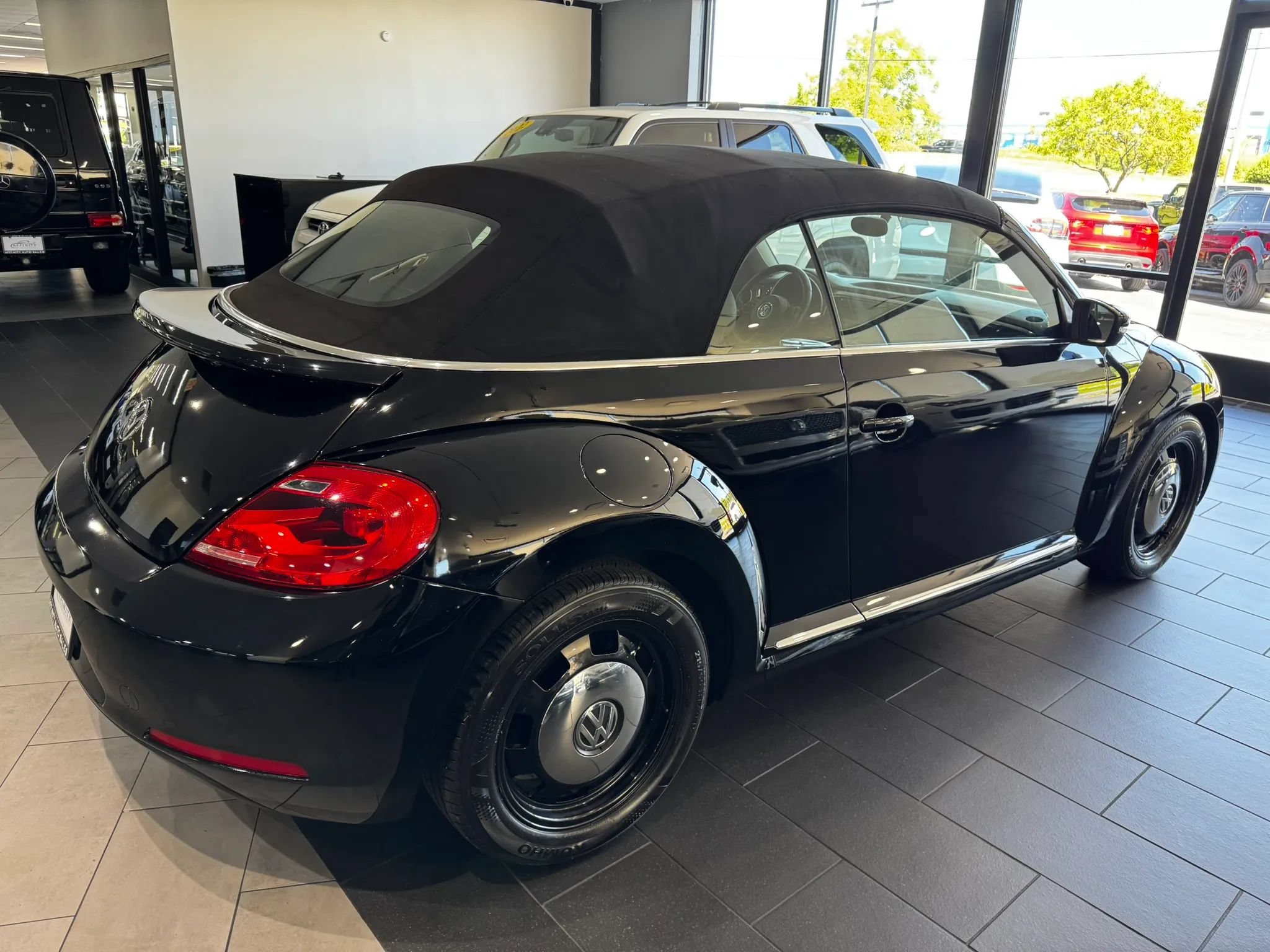 Used 2015 Volkswagen Beetle 1.8T FWD image 32