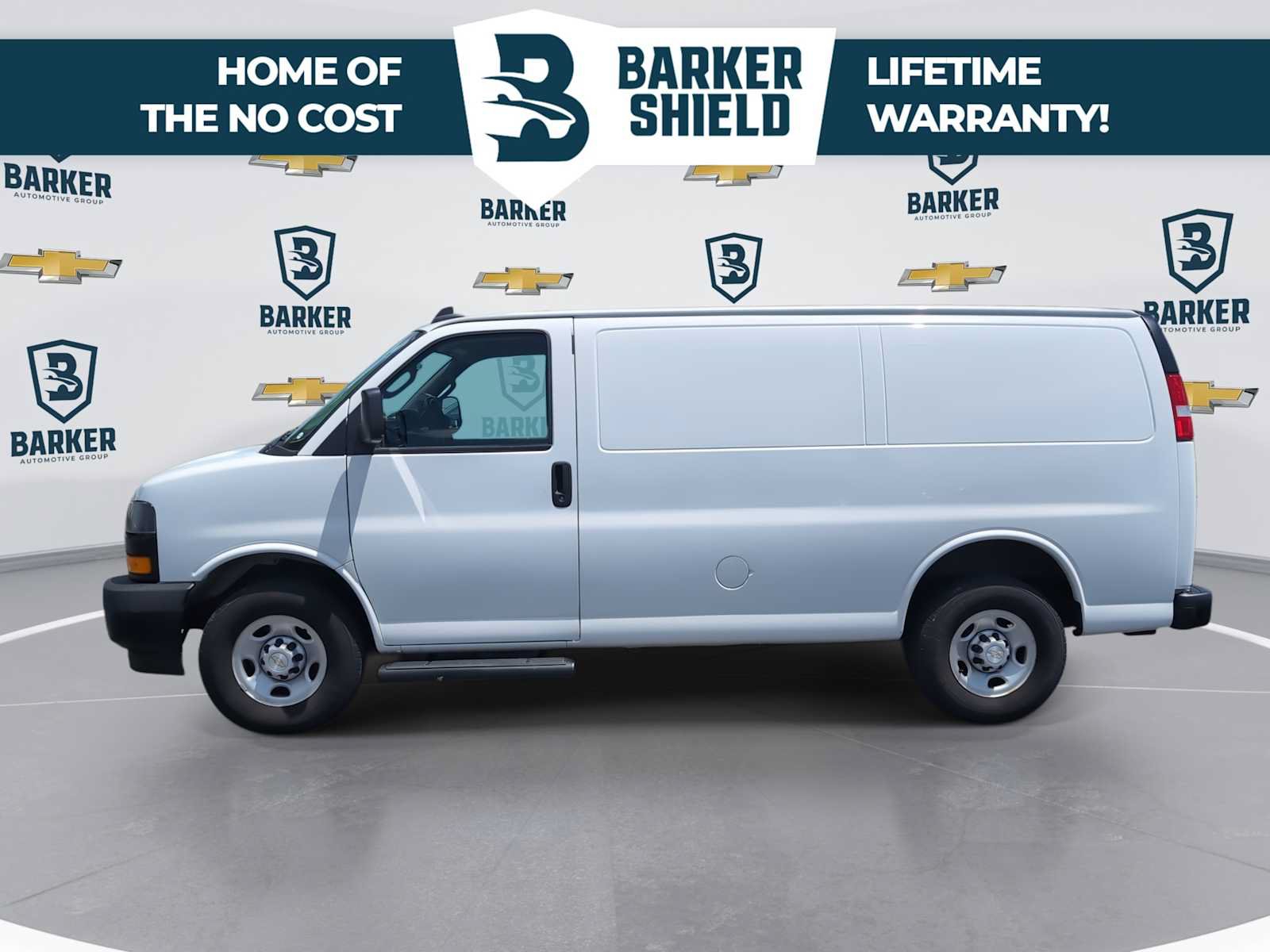 Used 2020 Chevrolet Express 3500 w/ Driver Convenience Package RWD image 5