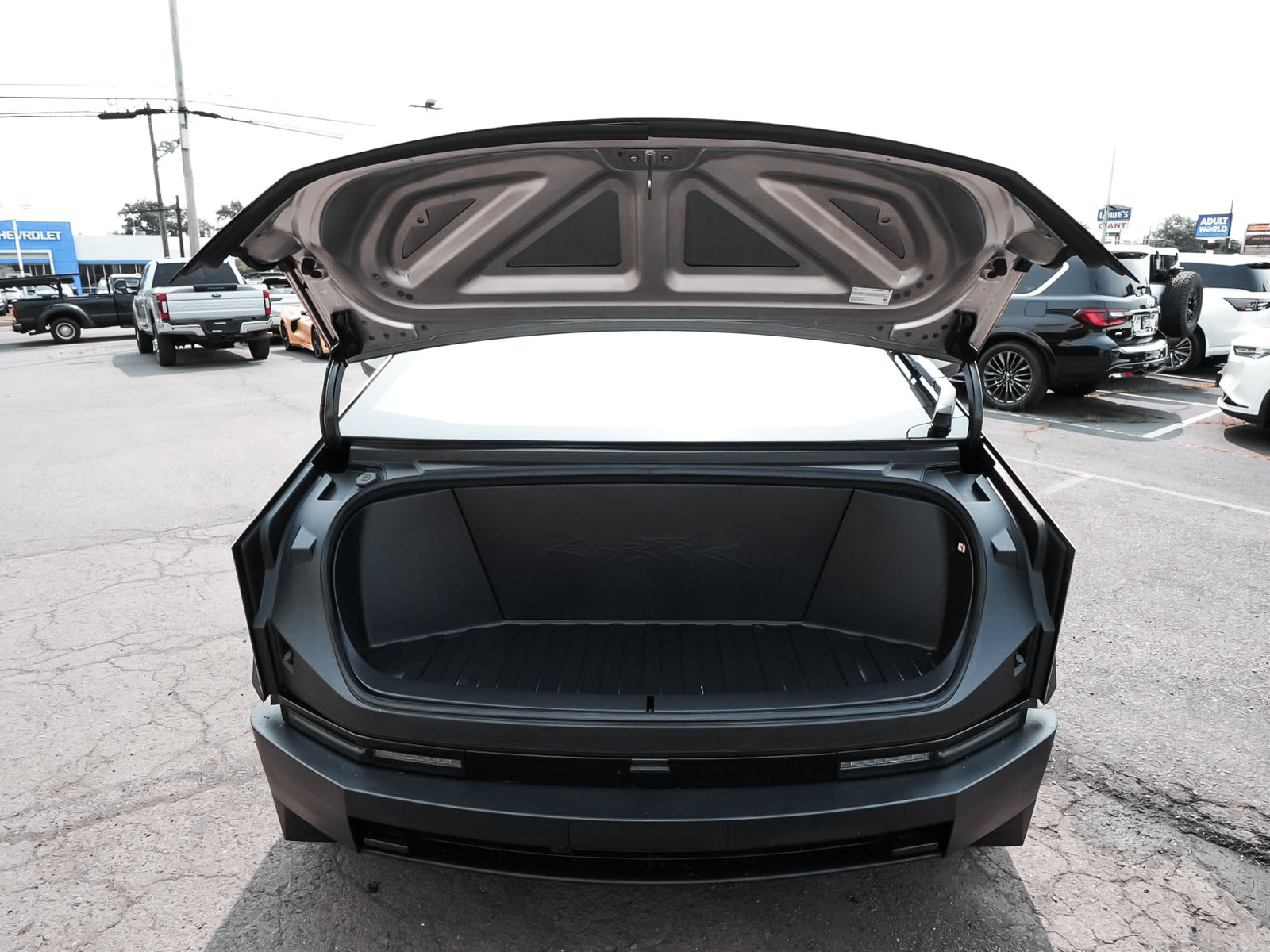 Used 2024 Tesla Cybertruck AWD Crew Cab image 51