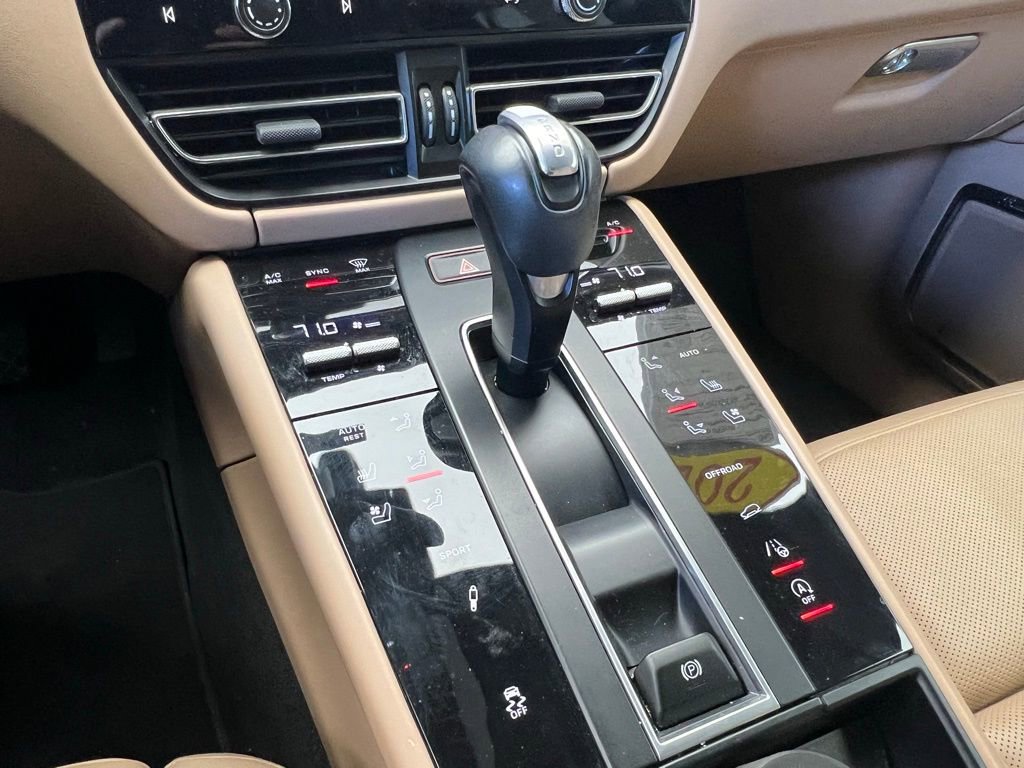 Certified 2023 Porsche Macan S AWD/4WD image 11