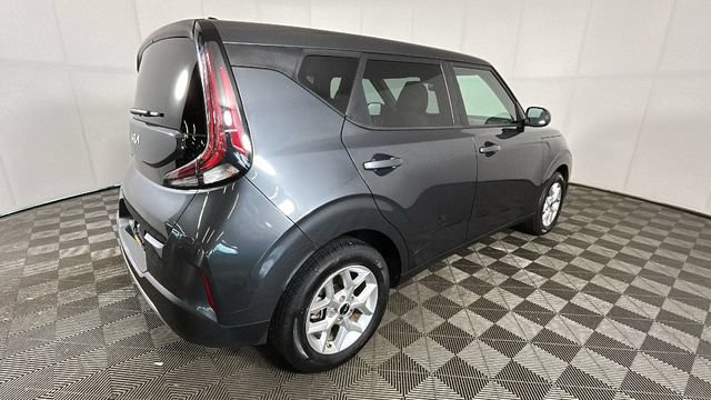 Used 2024 Kia Soul LX w/ Option Group 015 FWD image 3