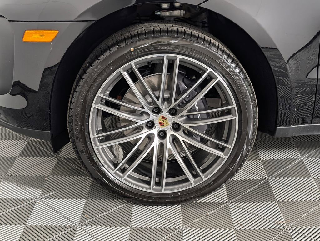 New 2026 Porsche Macan AWD/4WD image 11