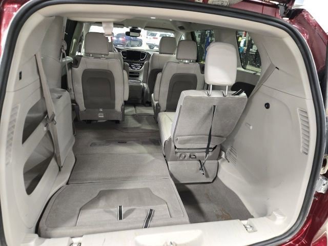 Used 2021 Chrysler Pacifica Touring-L image 11