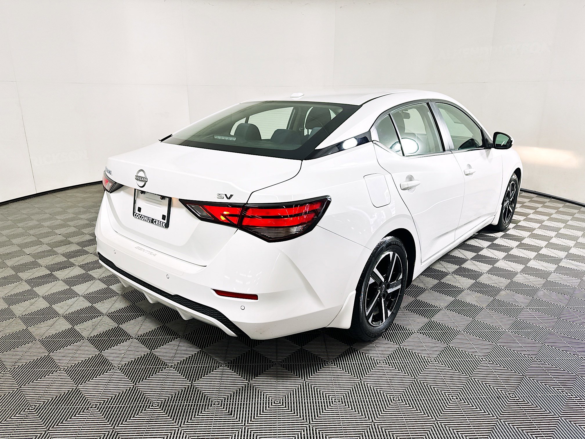Used 2024 Nissan Sentra SV image 3