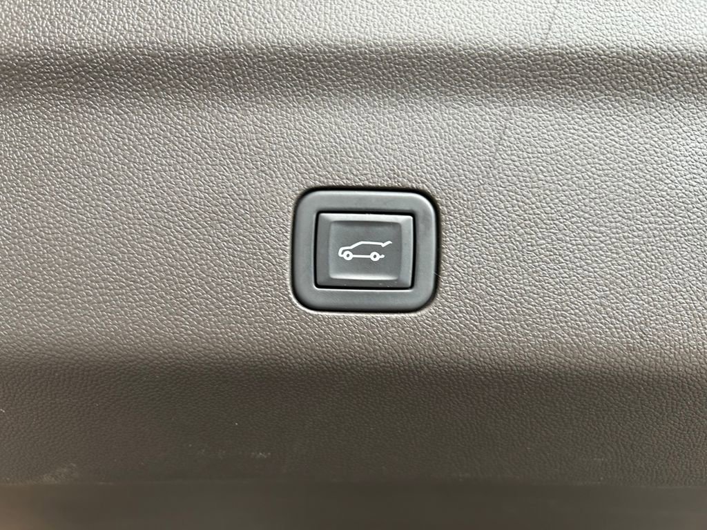 Used 2023 GMC Yukon SLT w/ SLT Luxury Package image 28