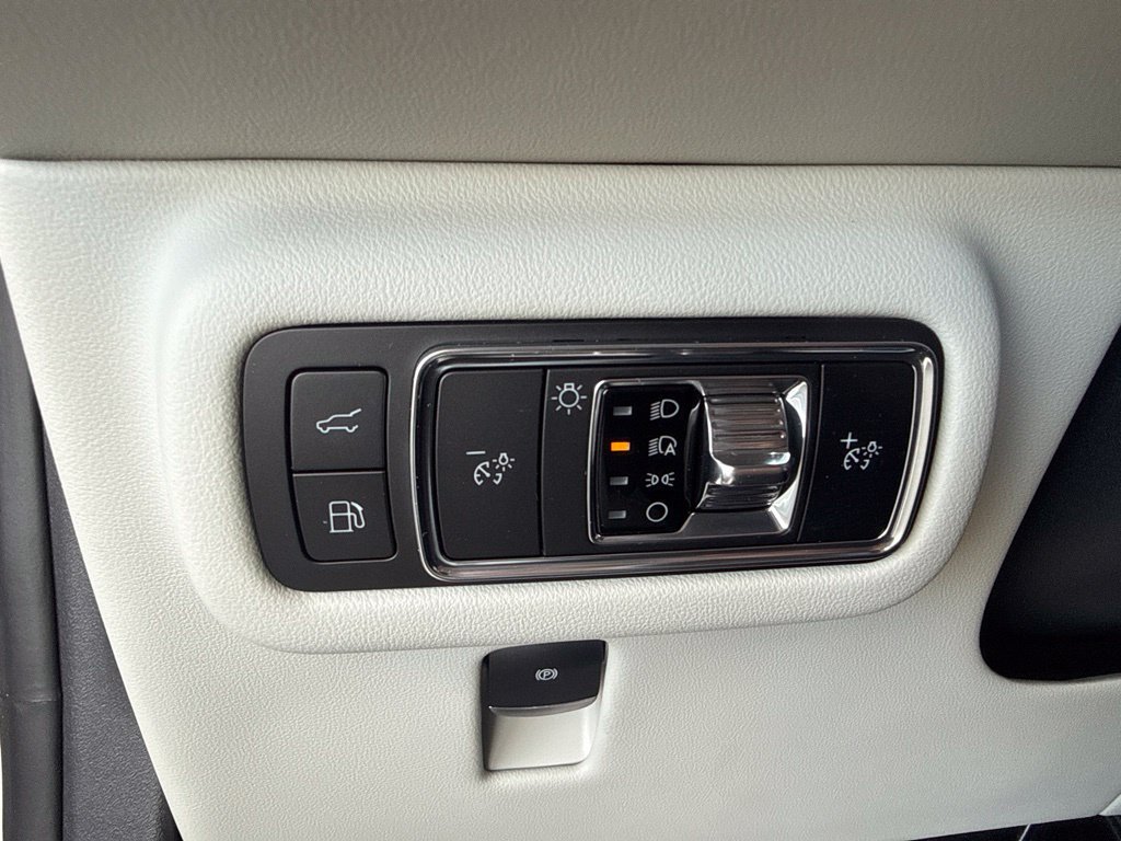Used 2026 Lincoln Nautilus Premier AWD/4WD image 13