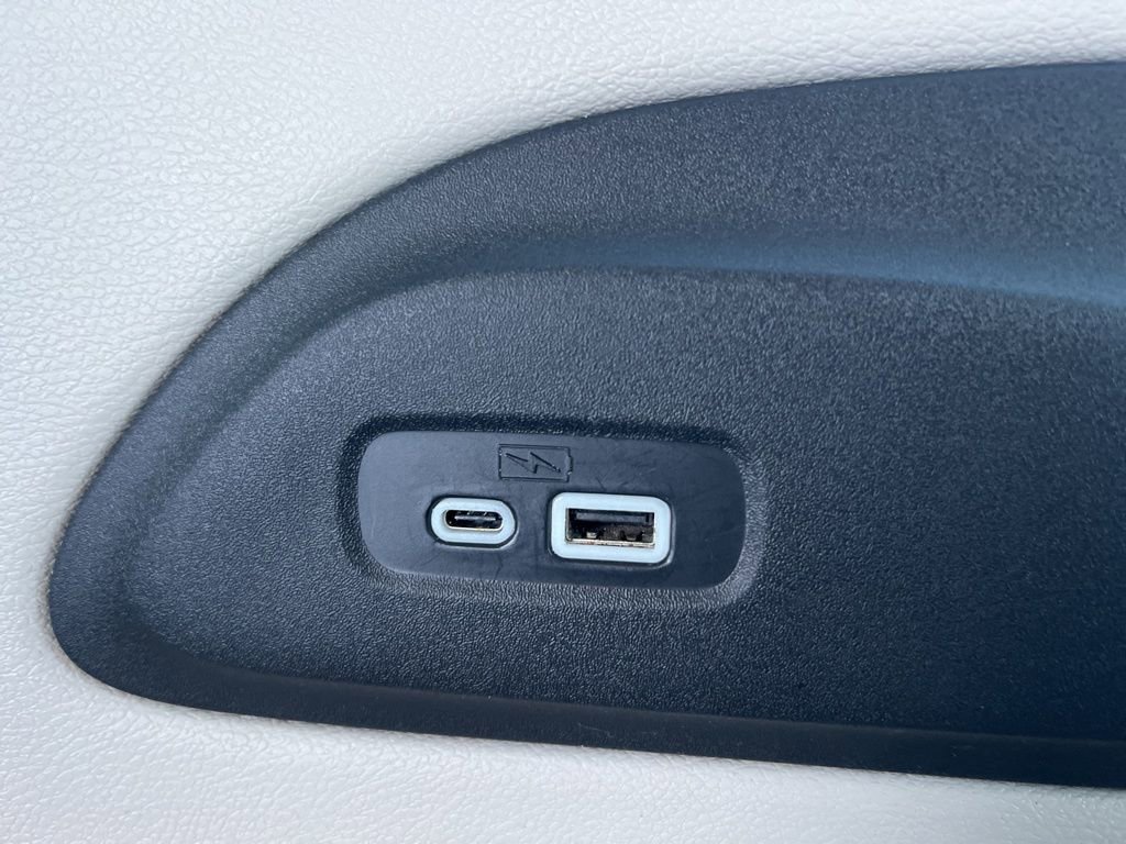 Used 2023 Chrysler Pacifica Limited image 29