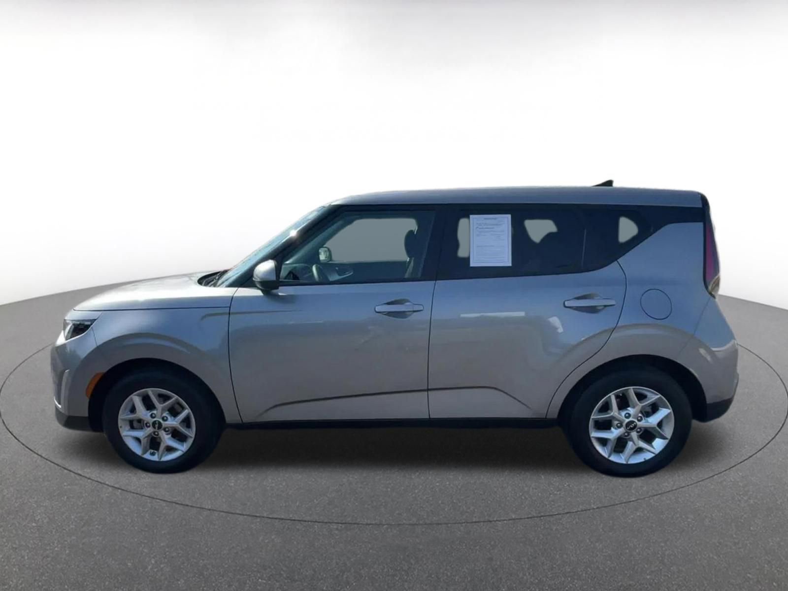 Used 2025 Kia Soul LX w/ LX Technology Package image 9