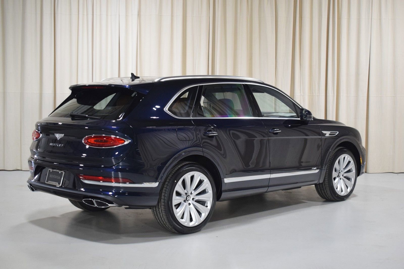 New 2026 Bentley Bentayga AWD/4WD image 3