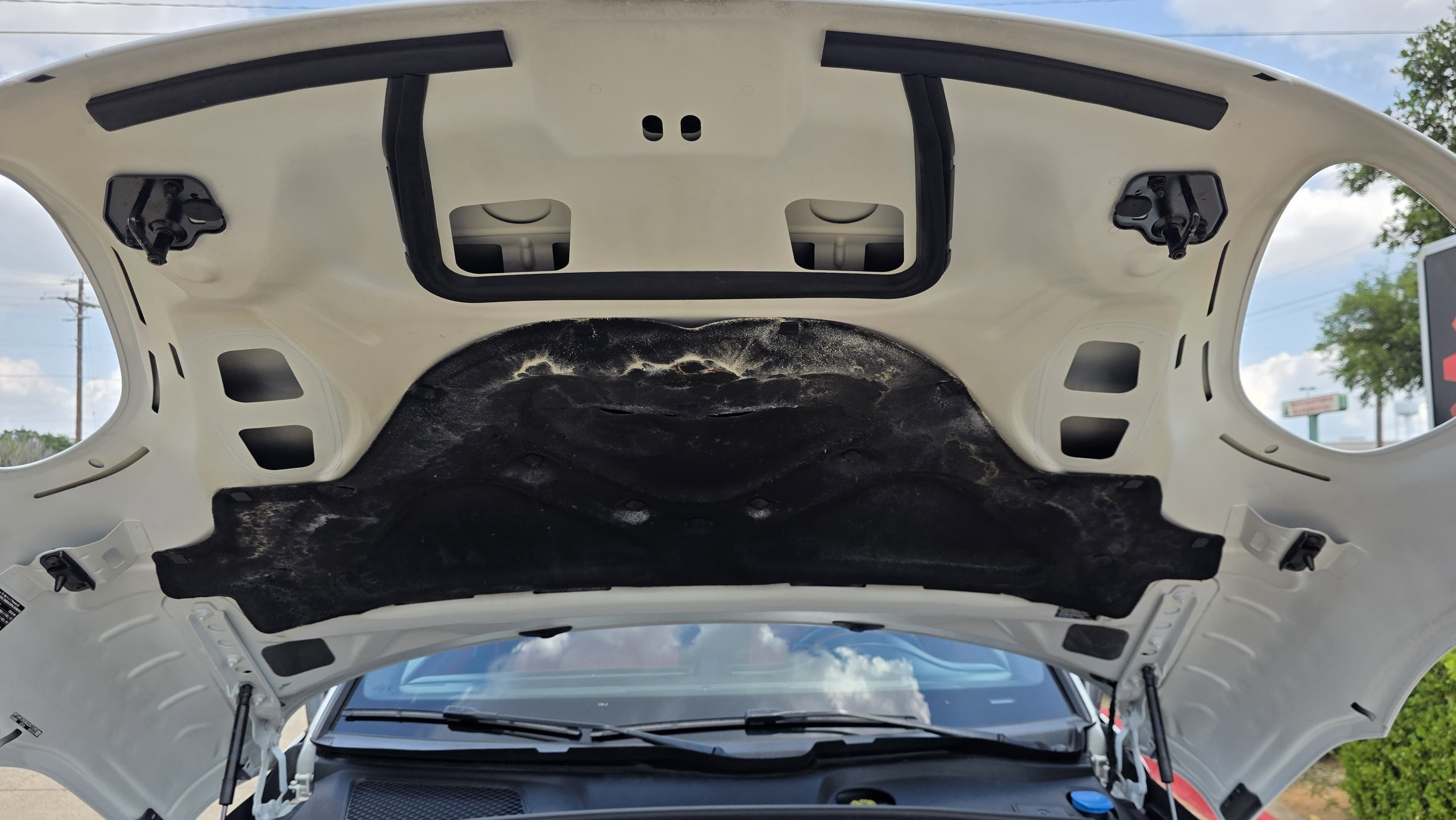 Used 2018 Porsche Macan Turbo AWD/4WD image 14