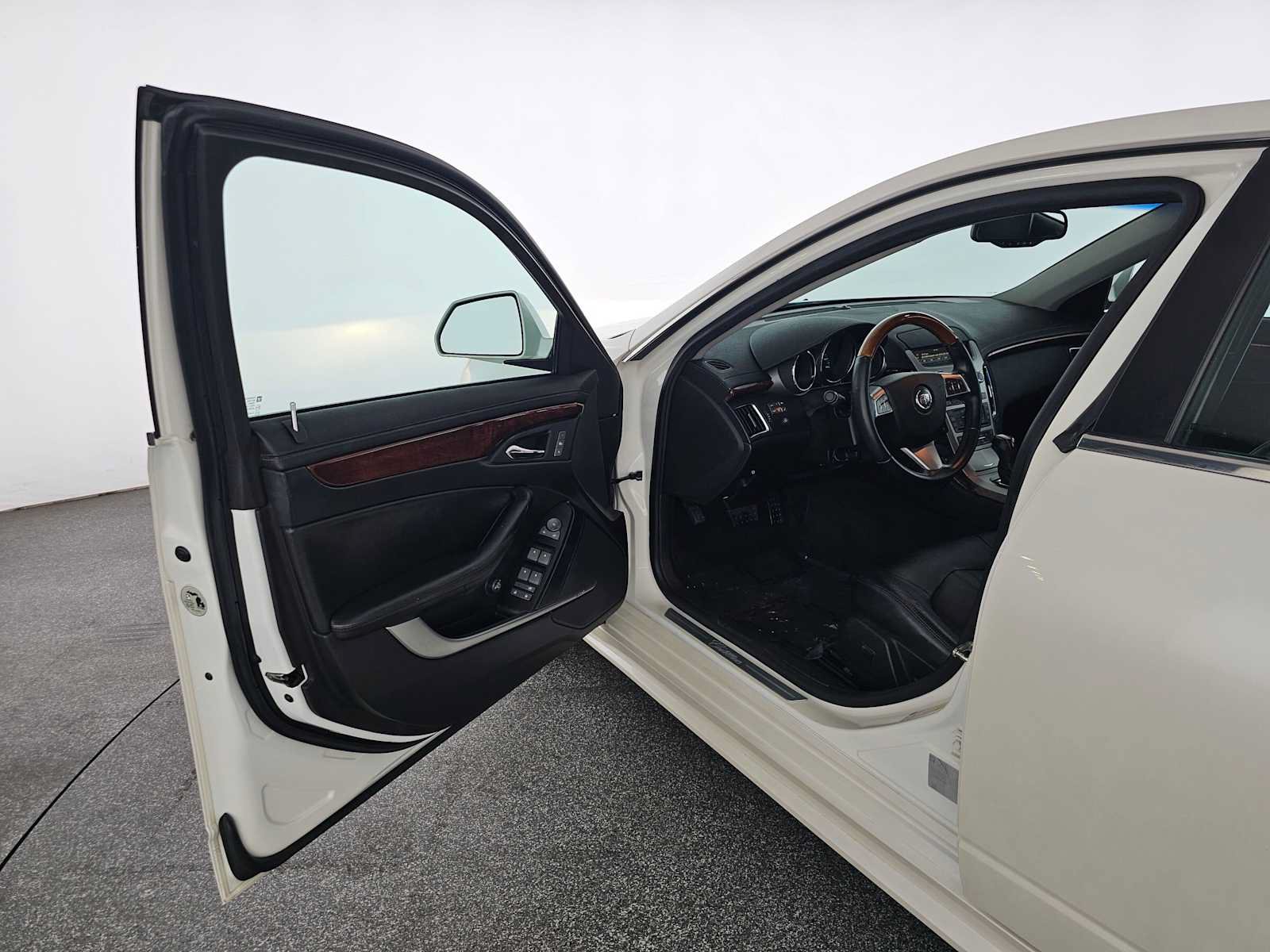 Used 2010 Cadillac CTS Luxury RWD image 19