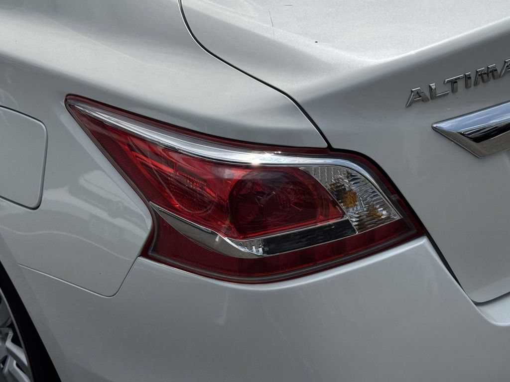 Used 2013 Nissan Altima 2.5 S FWD image 9