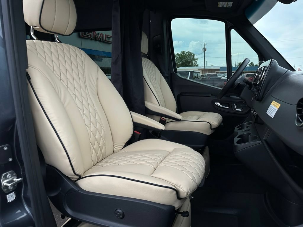 Used 2023 Mercedes-Benz Sprinter 3500 image 16