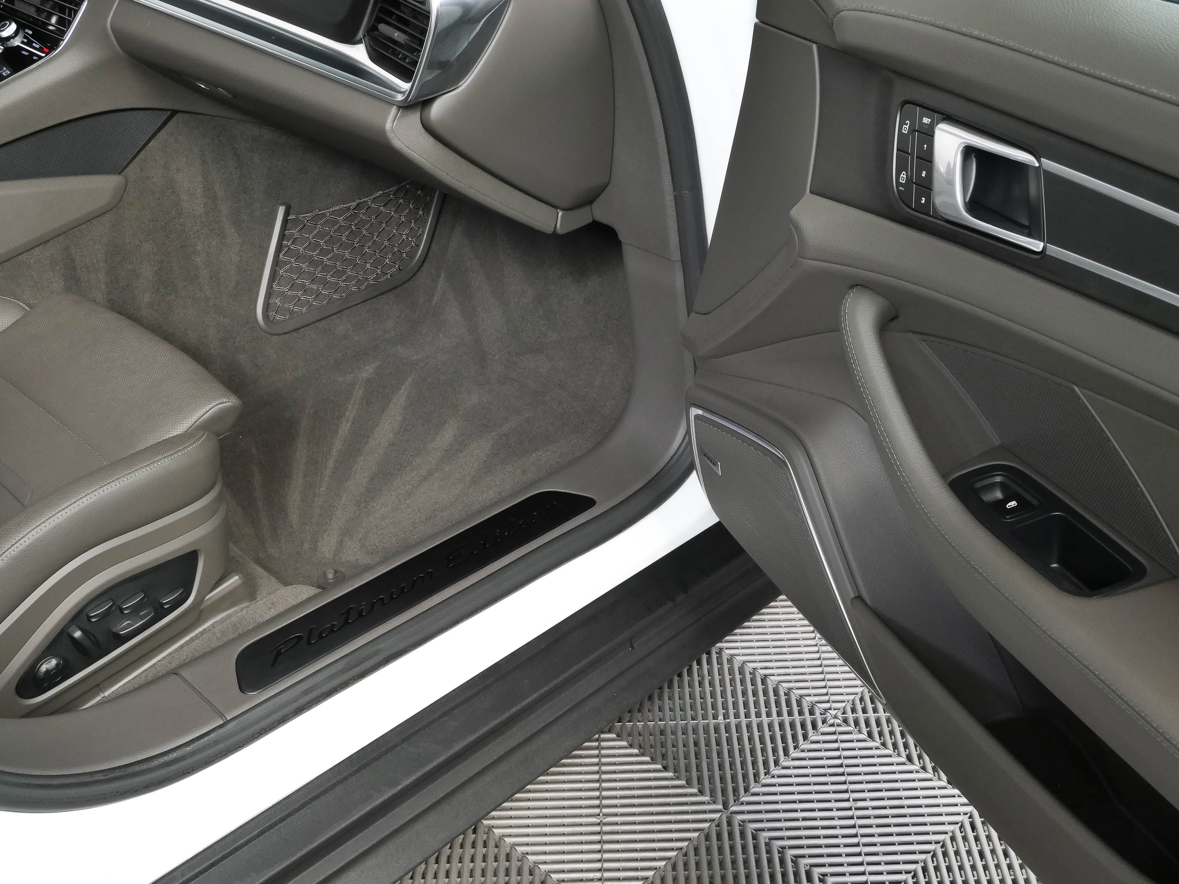 Certified 2023 Porsche Panamera AWD/4WD image 26