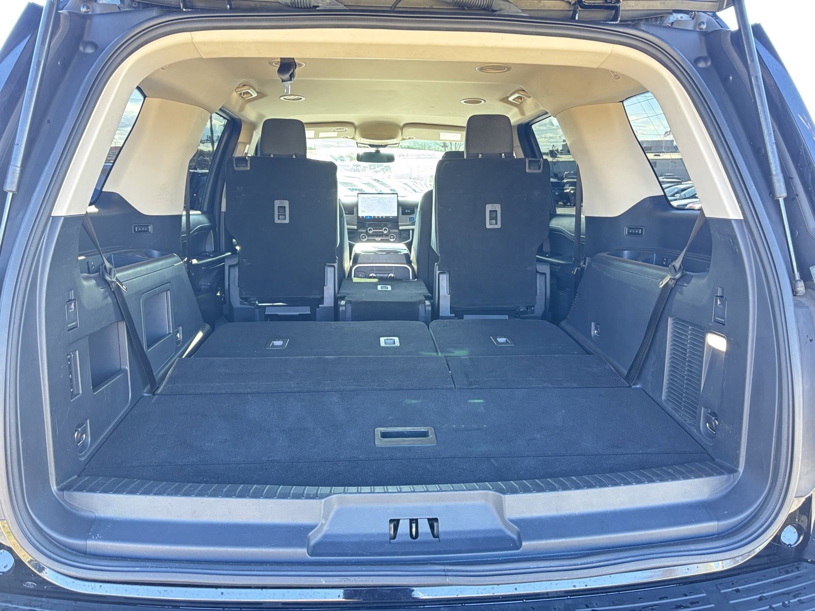 Used 2022 Ford Expedition XLT image 23