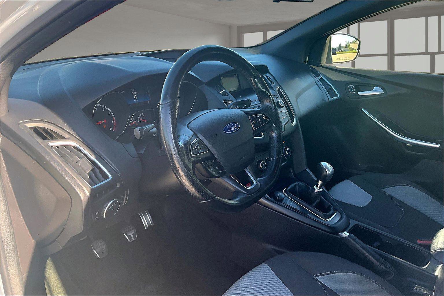 Used 2018 Ford Focus ST FWD image 15