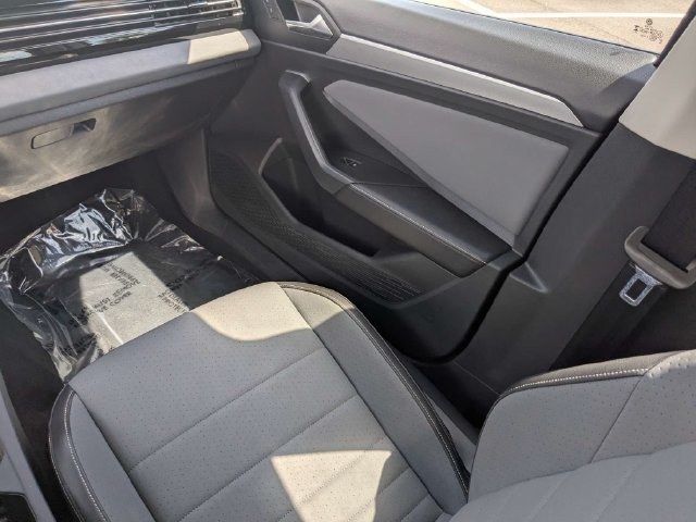 Used 2025 Volkswagen Jetta SE FWD image 15