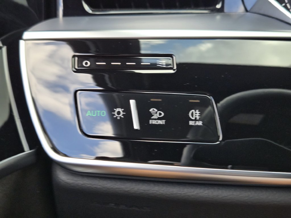 Certified 2025 Audi A8 L 3.0T AWD/4WD image 28