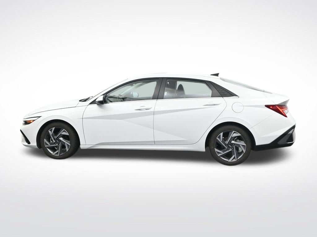 Used 2025 Hyundai Elantra Limited FWD image 9