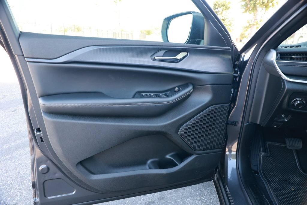 New 2026 Jeep Grand Cherokee Laredo RWD image 13