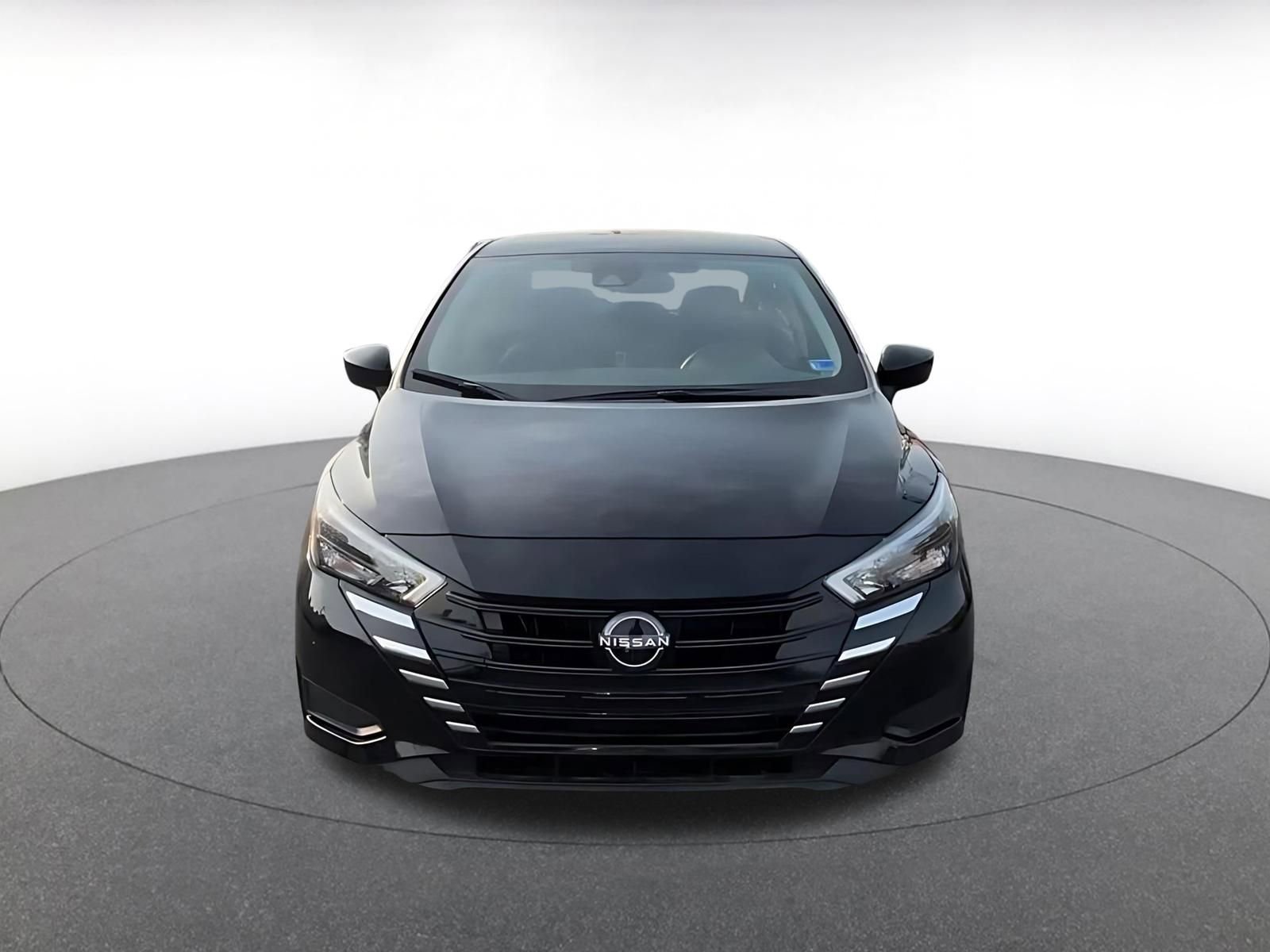 Used 2025 Nissan Versa SV image 4