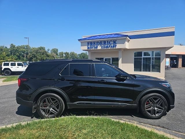 Used 2025 Ford Explorer ST AWD/4WD image 3